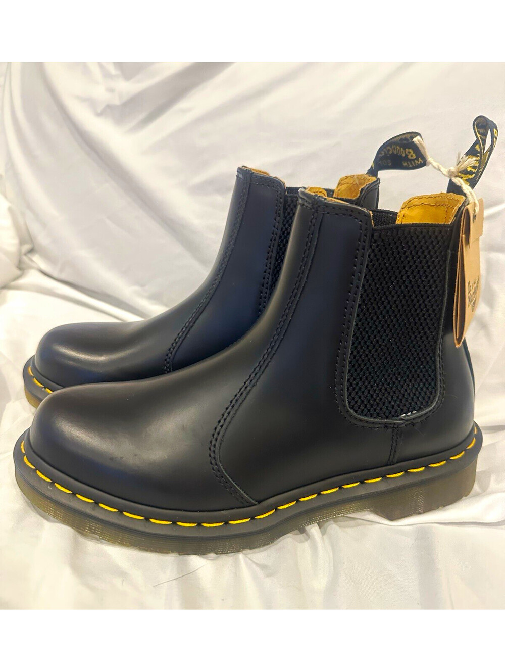Dr. Martens Chelsea Ankle Boot Black Leather Slip-On Rubber Sole US 8 Round Toe